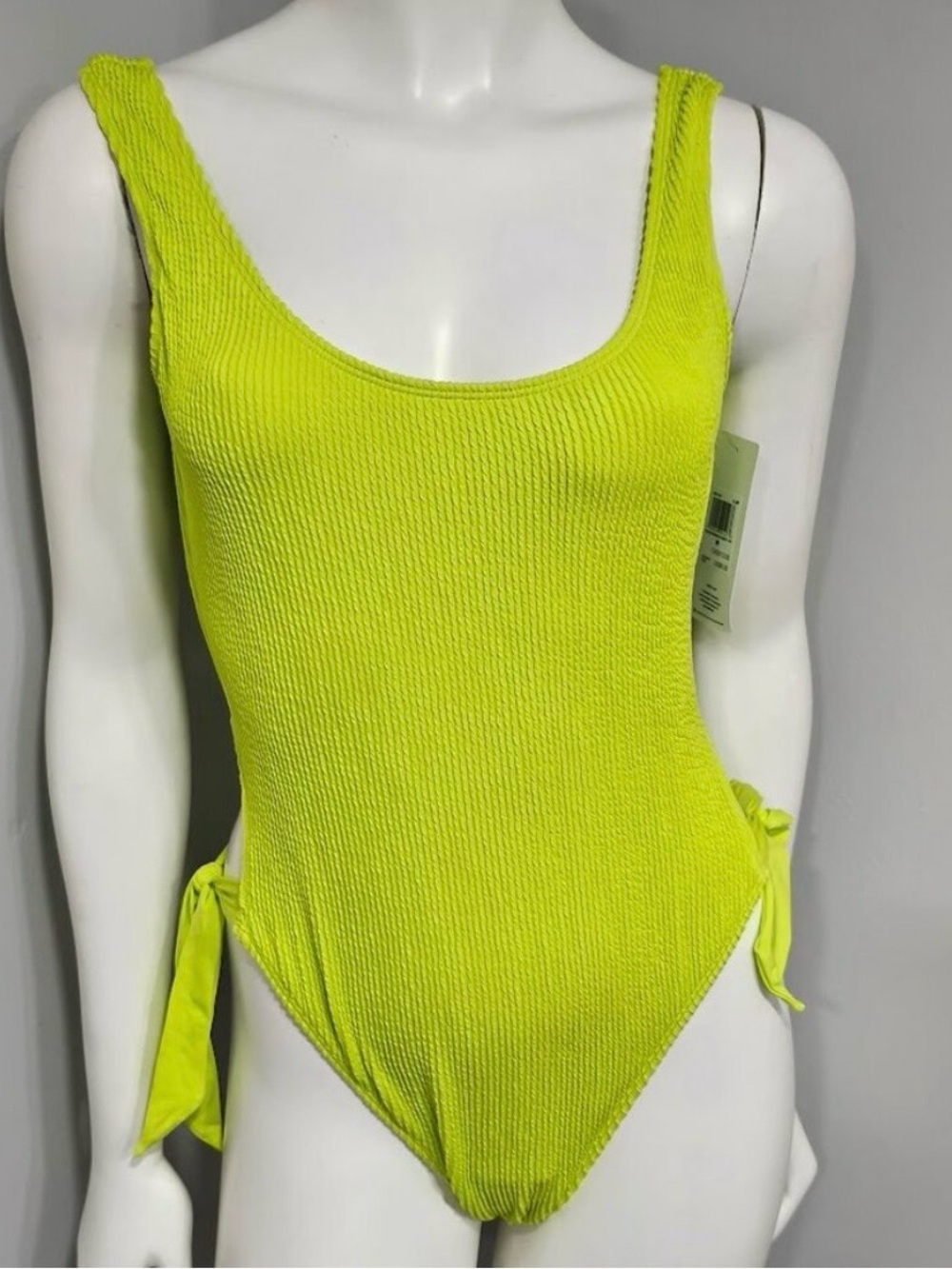 NWTs Hurley Solid Scrunch Cheeky One Piece Swimsuit Sz Medium